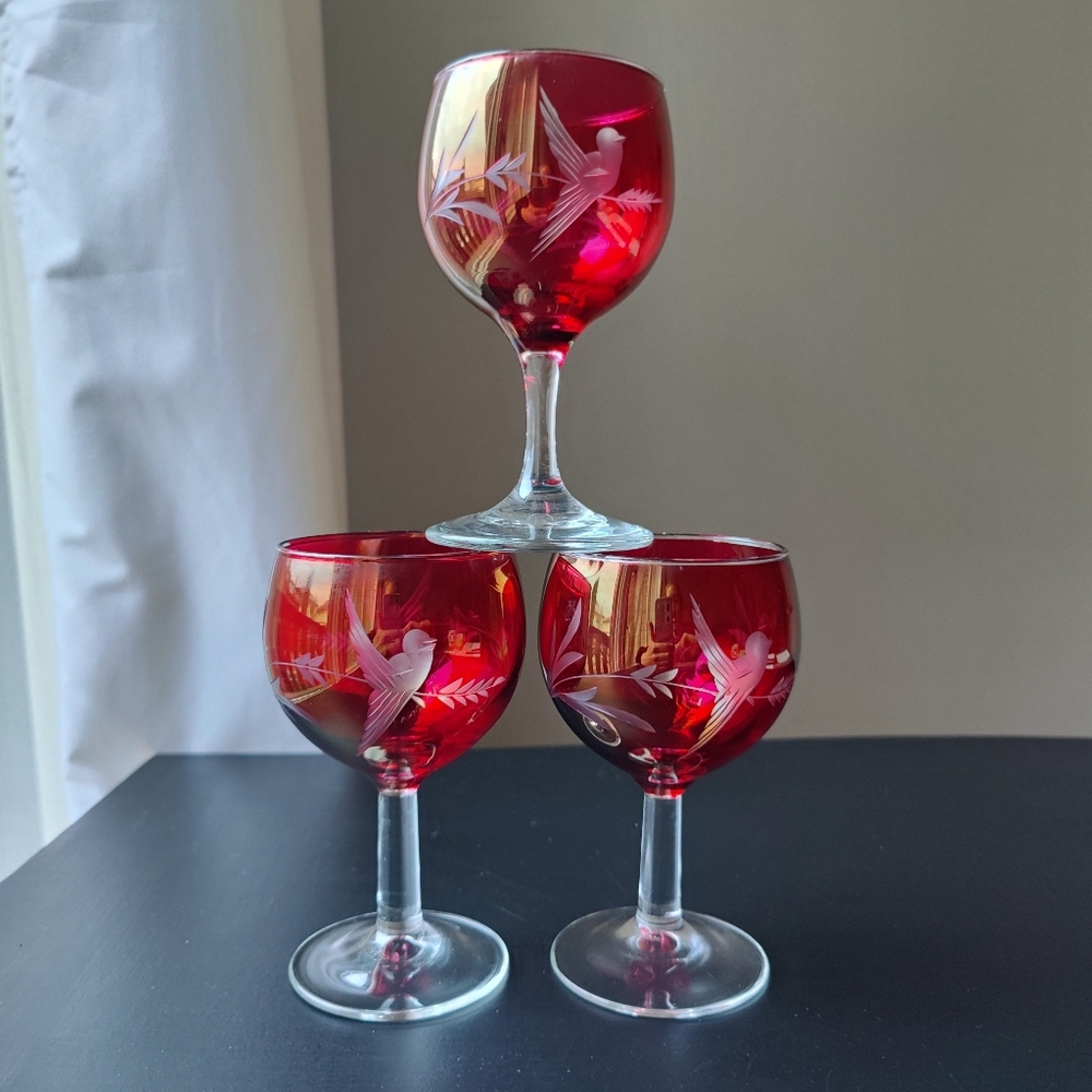 3 | red 🍒♥️ flashed glass | Vintage Wine Glasses with Etched Birds 🐦